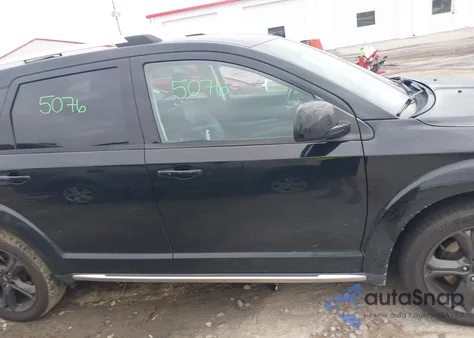 2019 Dodge Journey Crossroad z USA, uszkodzony, nr VIN 3C4PDCGG2KT763506